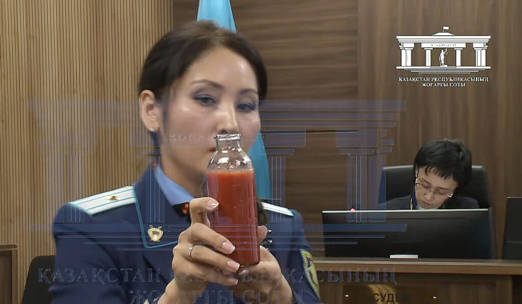 "Қан" құйылған шөлмек": Прокурор соттта Бишімбаевтің өрескел қателік жібергенін айтты