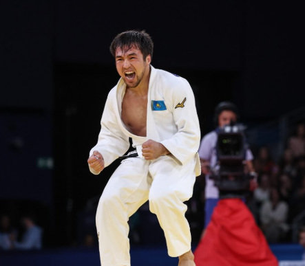 "Алла деп, намаз оқығанның бәрі радикал емес": Заңгер чемпионға күйе жағып жатқандарға жауап берді