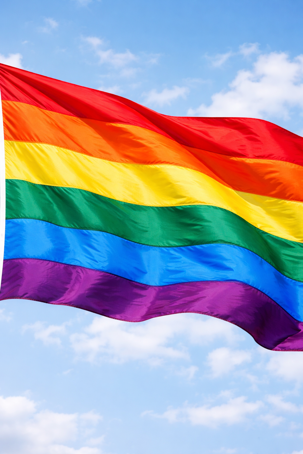 "Бұл адамдық қадір-қасиеттің мерекесі": Таиланд королі бір жыныстылардың некесін тіркеуге рұқсат берді