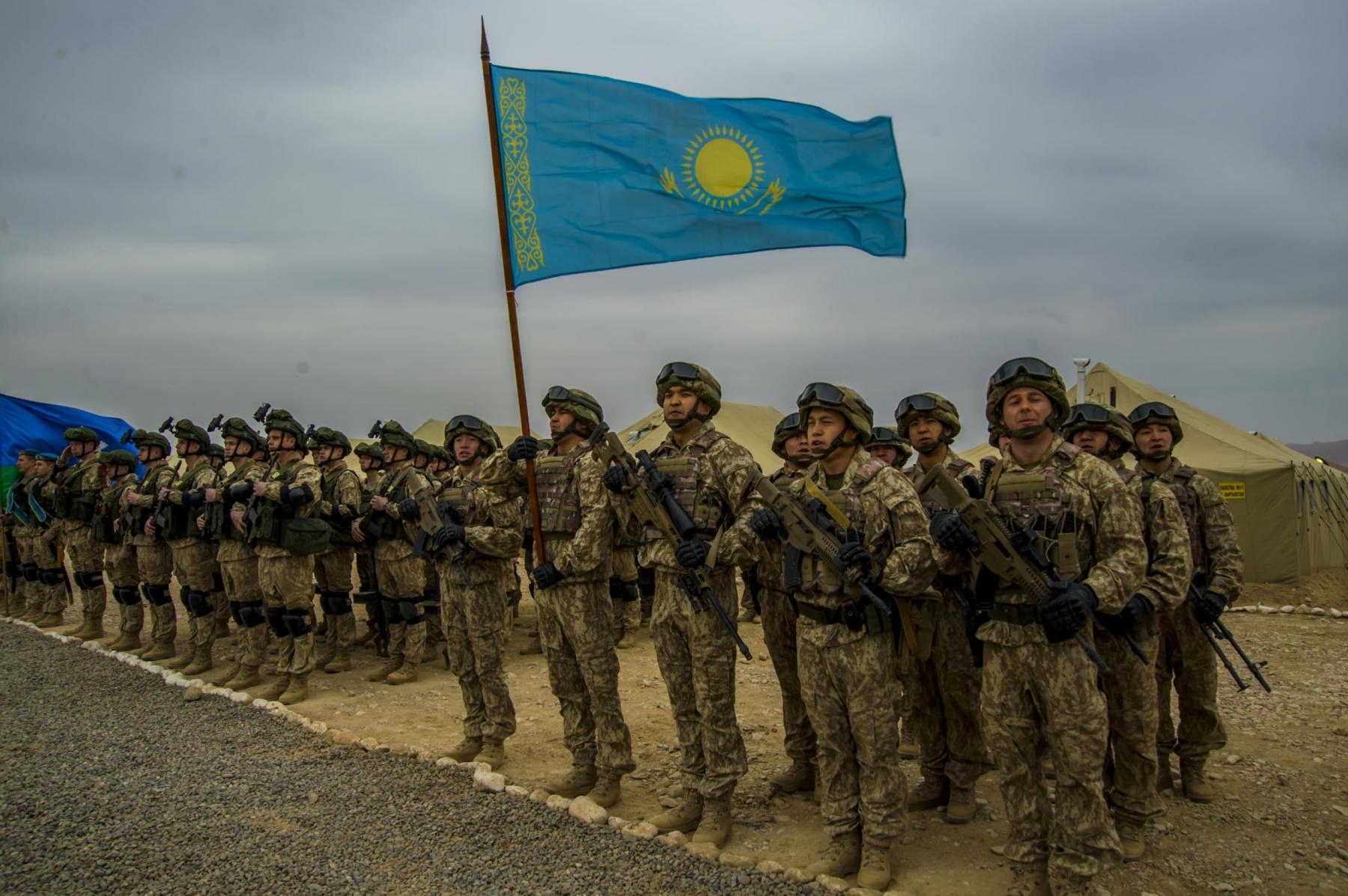 "Әскердегі балалардың қауіпсіздігін қамтамасыз ете алмасаңдар көшеден ұстап, қойша әкетуді тоқтатыңдар": Халық жаппай наразылық білдіріп жатыр