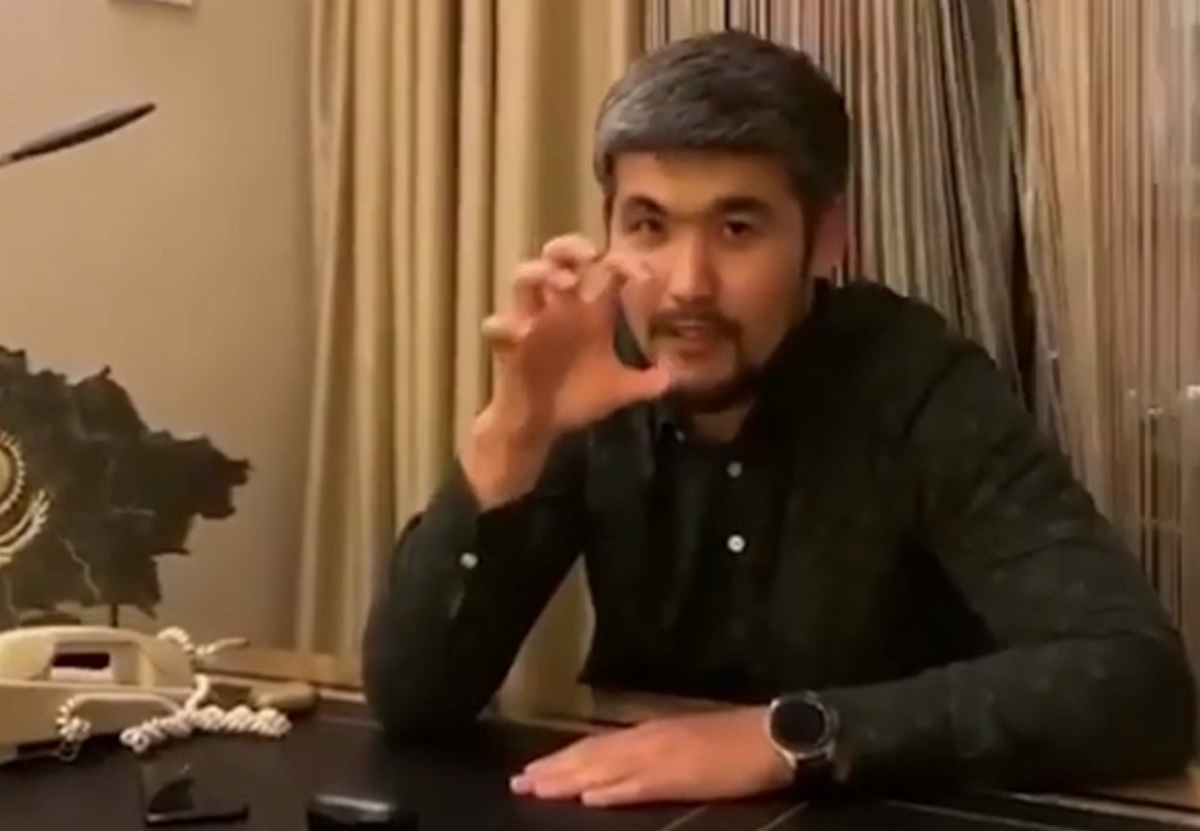 "Танымал прокурордың некесіз баласы": Заңгер Дикий Арманның отбасы туралы құпияның бетін ашты