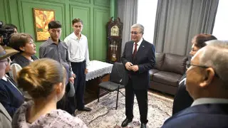 Мемлекет басшысы әкесі Кемел Тоқаев атындағы мектепке барды