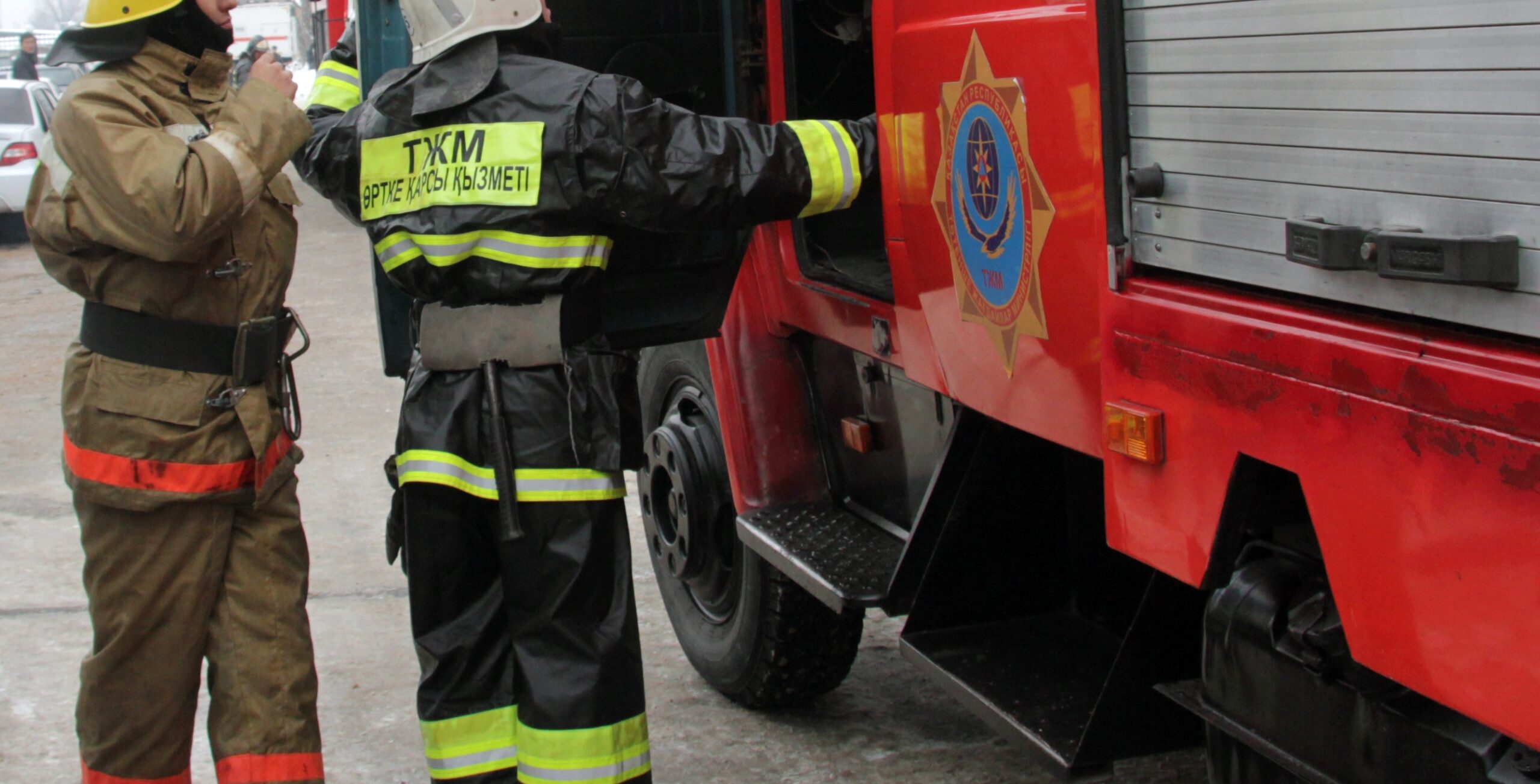 Алматыда дүкенде өрт болып, 4 бала құтқарылды