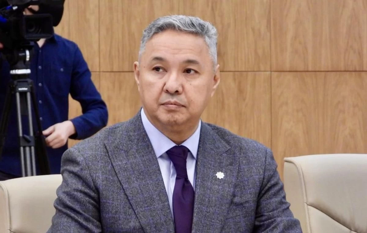 Азат Перуашев Тоқаевтың сынынан кейін "штрафстан" деген сөзін "сәтсіз термин" деп атады