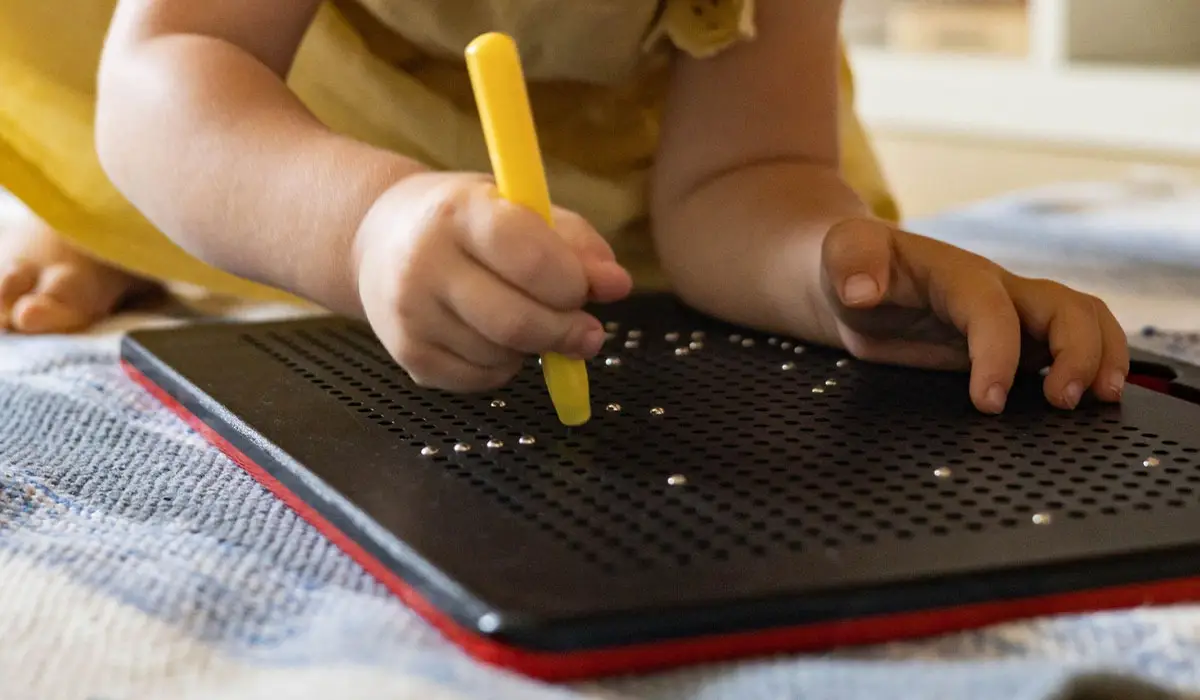 Зерендіде 4 жасар бала 39 магнит жұтып қойған