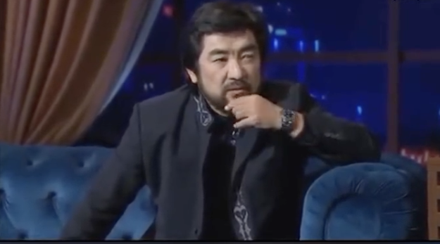 "Туған күні, сағатына дейін айтып бере аламын": Бекболат Тілеухан төрт әйелден 14 бала тудыртқанын айтып, елге мақтанды