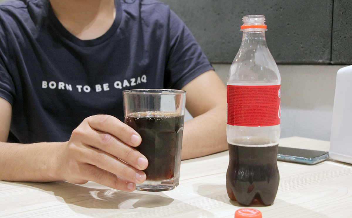 "Тексеріс үшін трагедия керек": Coca-Cola қауіпті заттарға не себепті тексерілмейді?