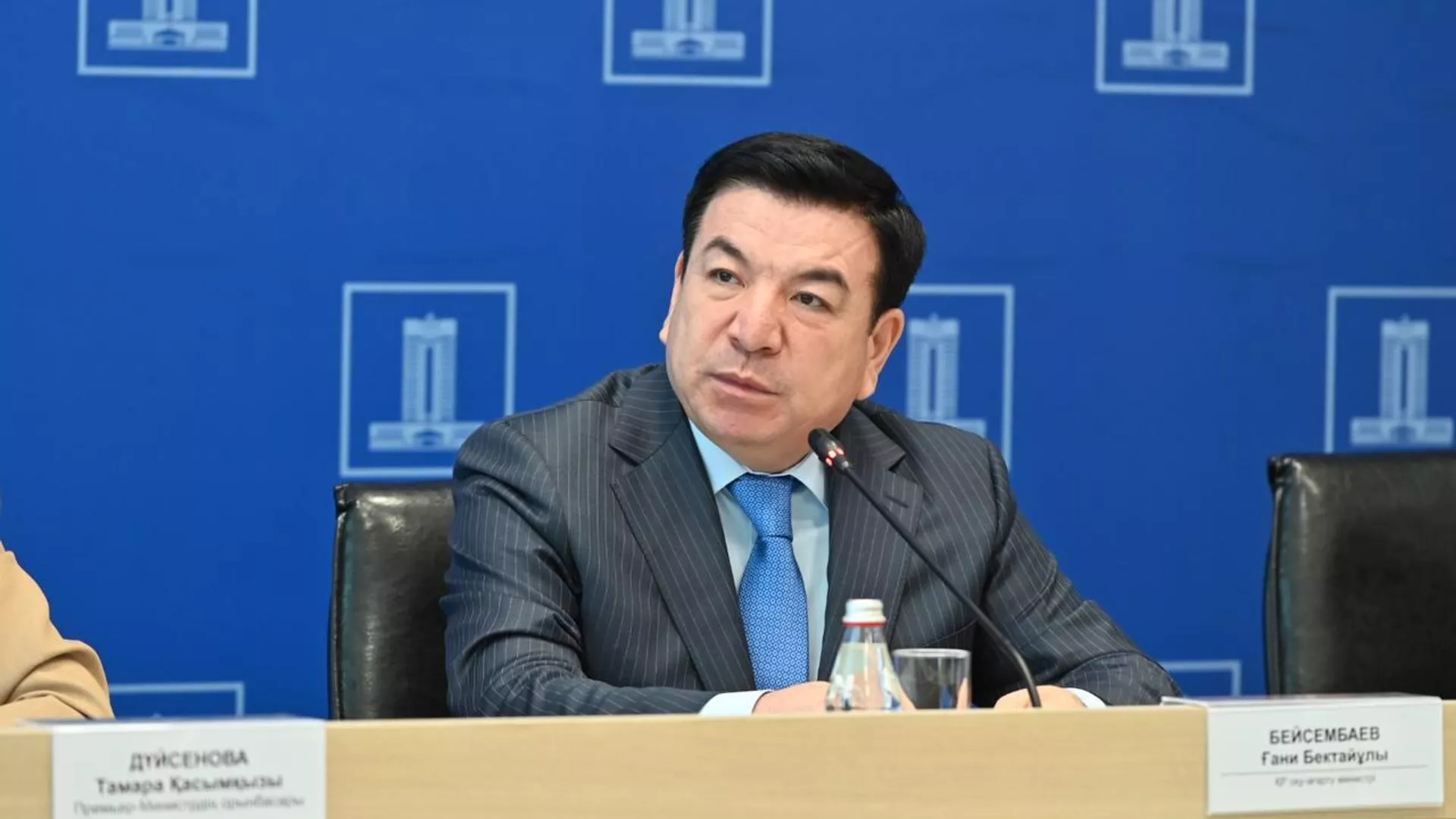 Министр үздік ұстаздарды мектепке тәлімгер ретінде тартуды тапсырды