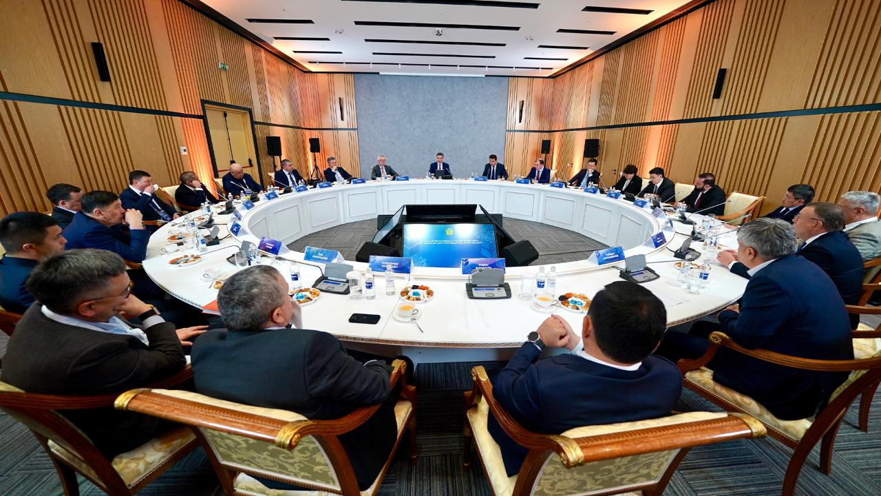 Олжас Бектенов шаруалармен Президенттің ауыл шаруашылығы өндірісі көлемін арттыру жөніндегі тапсырмаларының орындалу барысын талқылады