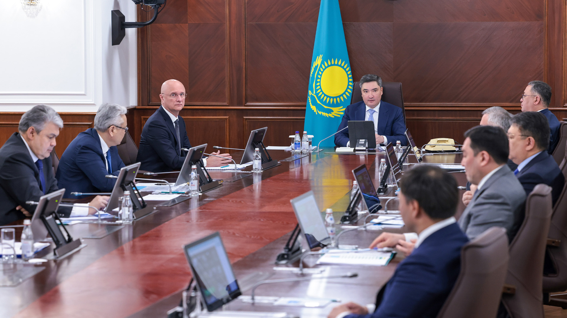 2024 жылы химия өнеркәсібінде өндіріс көлемі 7,7%-ға ұлғайса, мұнай-газ химиясында өсім 50%-дан жоғары болды: Үкіметте салаларды дамыту мәселесі қаралды 
