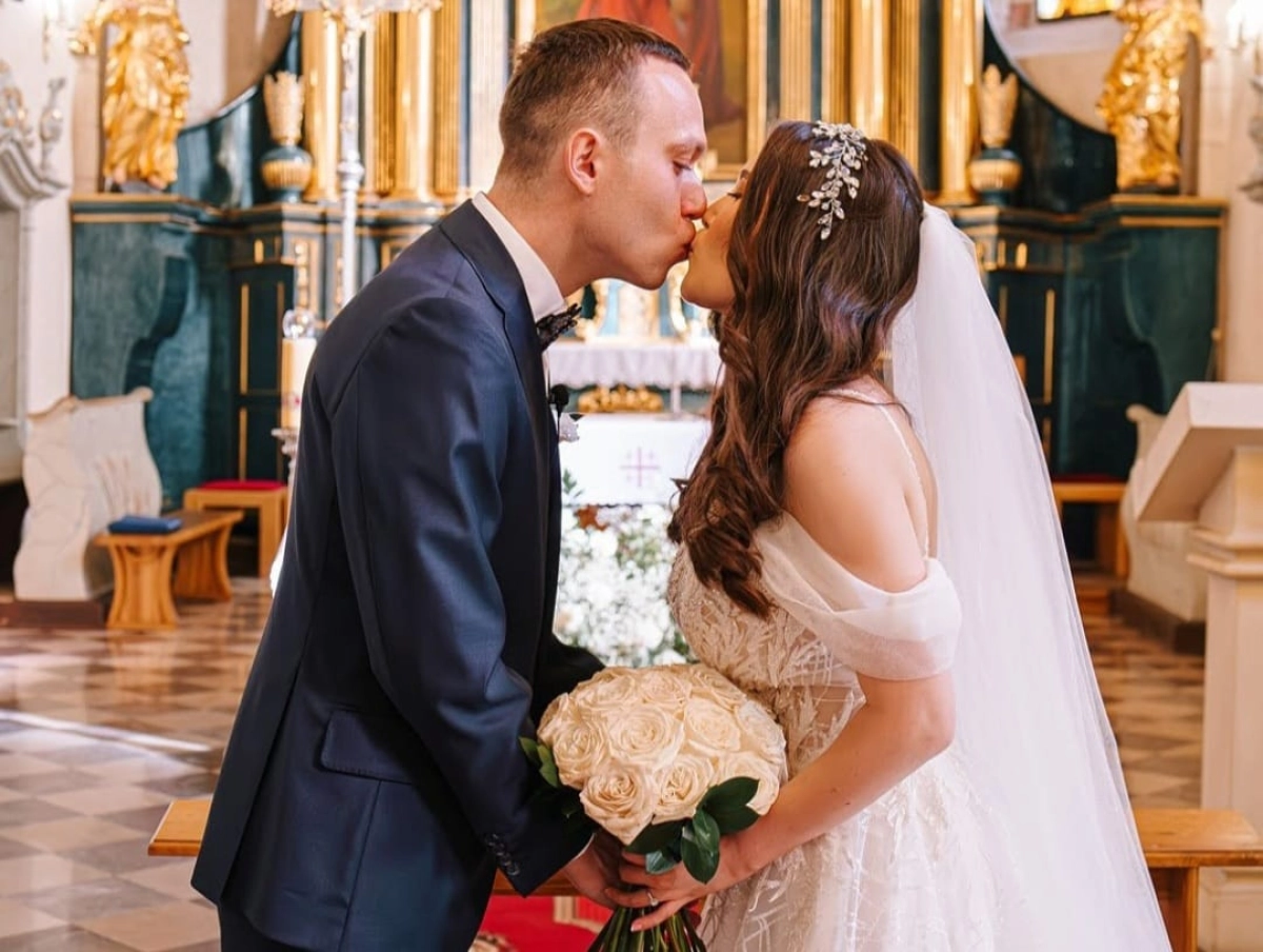 Қазақ қызы шіркеуде неке қию рәсімінен өтіп, антын қазақ тілінде айтты