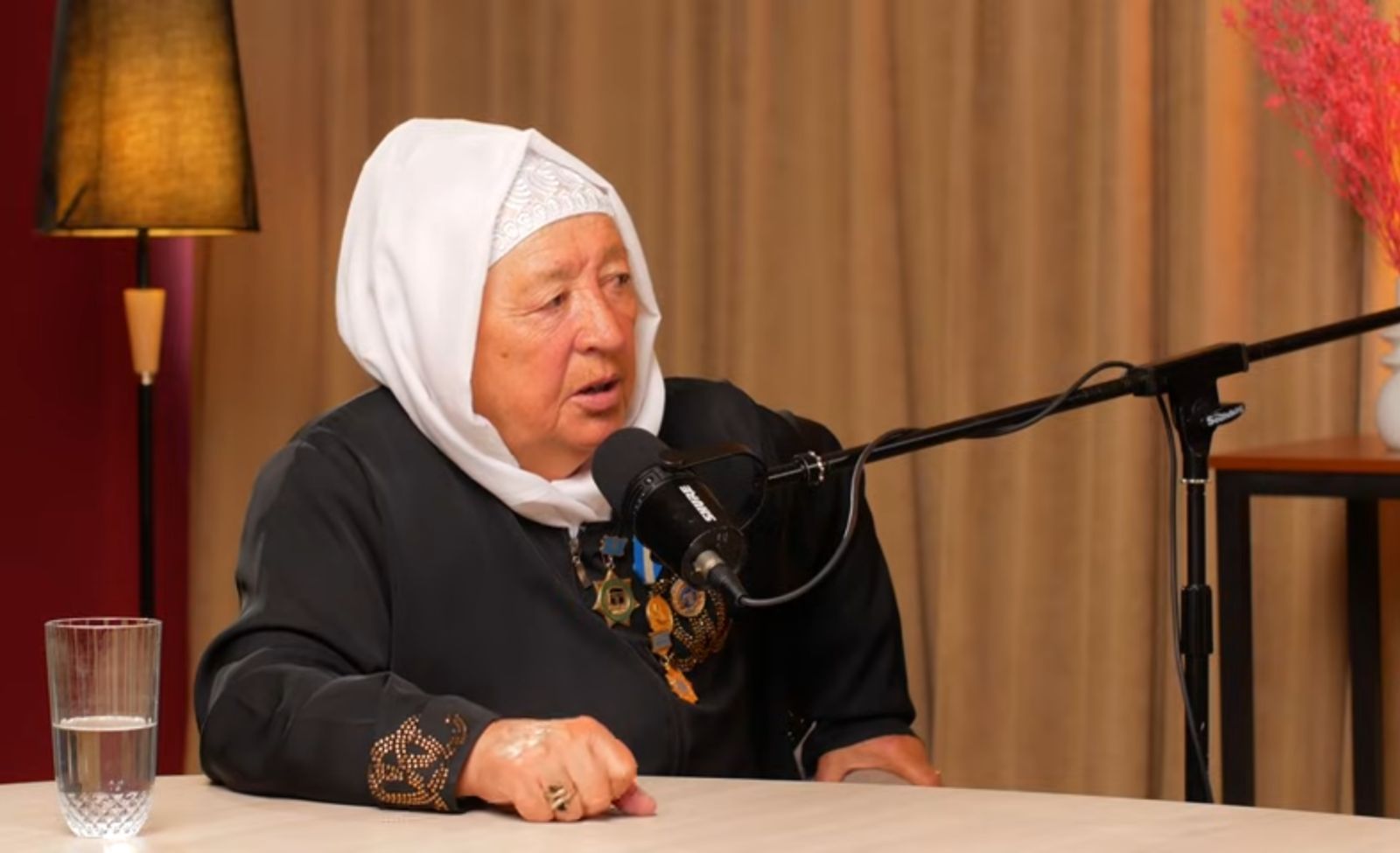 ”Қыздарға намазға рұқсат бермеймін”: Әмина апа жетімдер үйіндегі балалардың діни сенімі туралы шындықты айтты