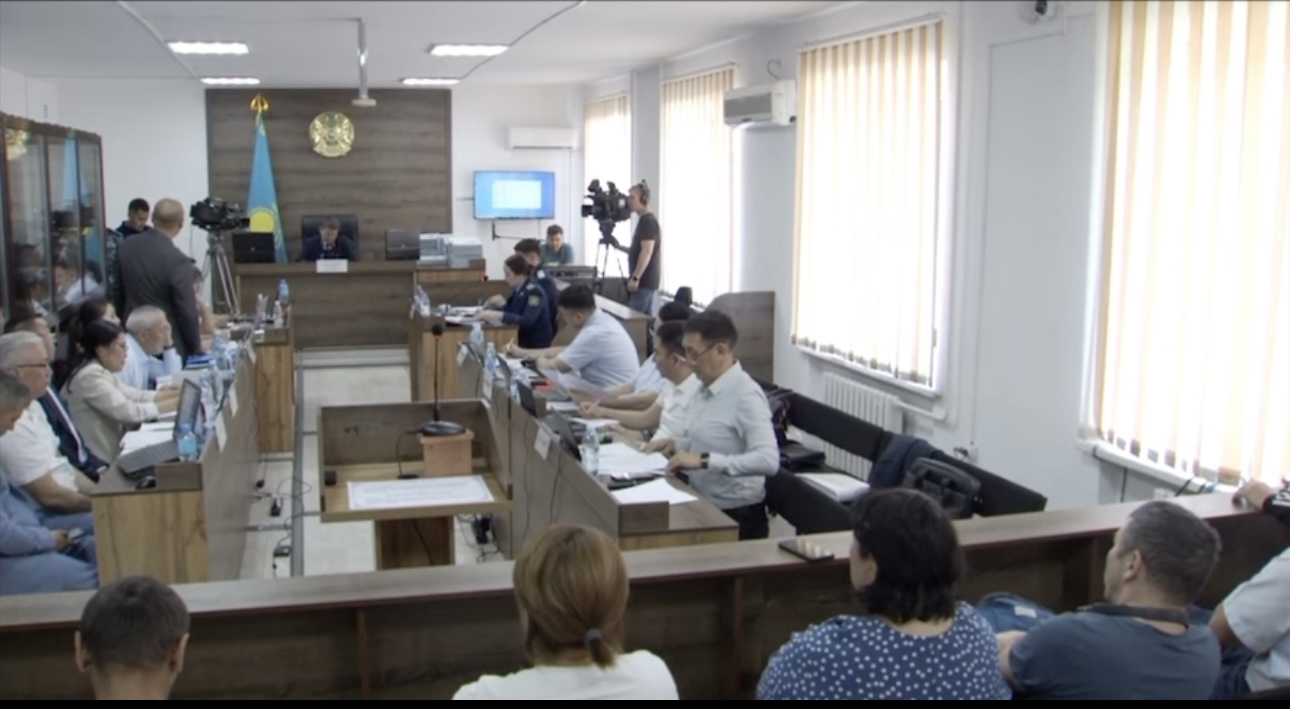 “Жүр, әкеңнен сұрайық десем де, ол ашулы түрде ұрып жіберді” - Сотталушы Дархан Аскентай Шерзат туралы