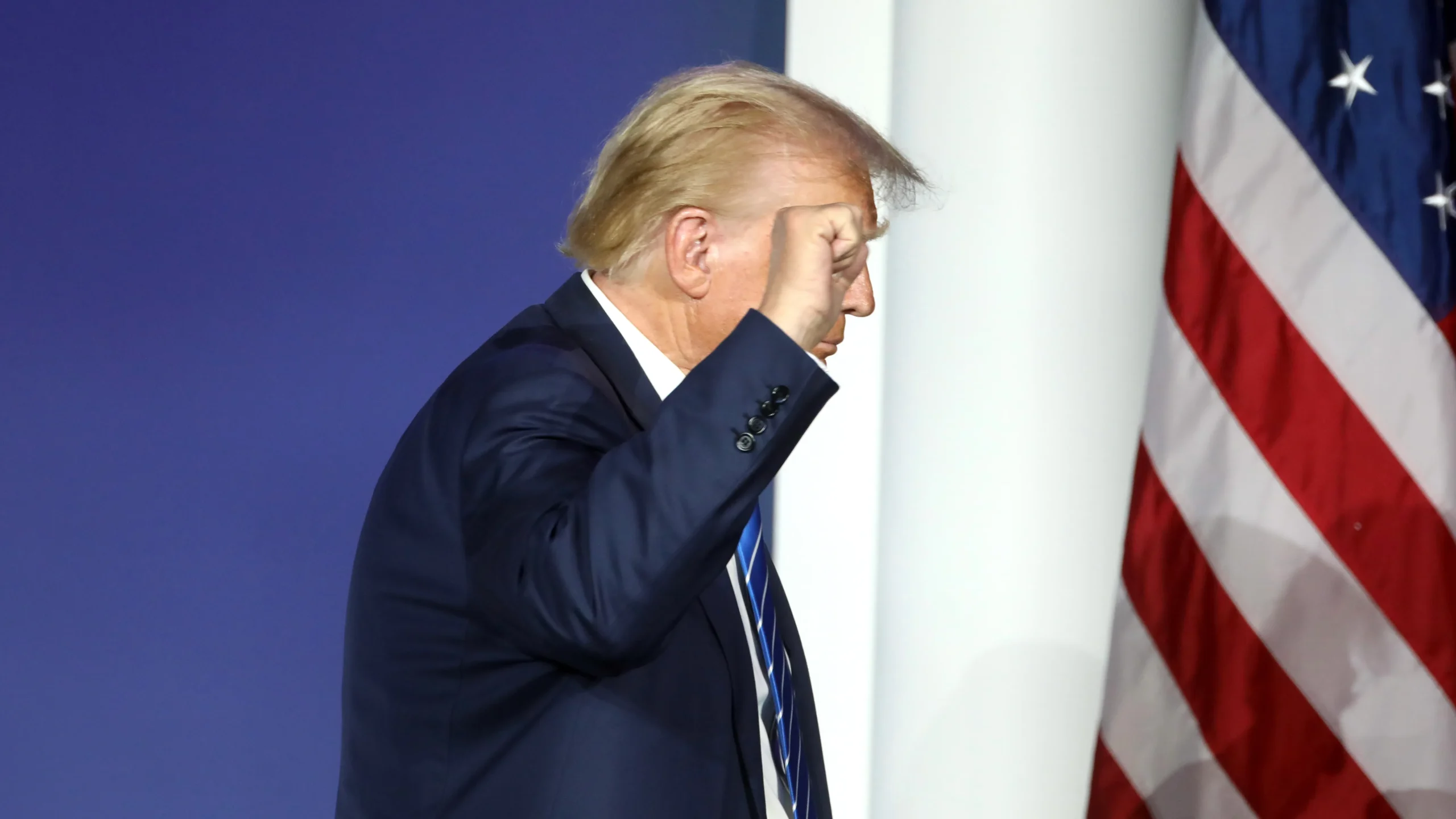 Трамп 12 елдің азаматтарына АҚШ-қа кіруге тыйым салды