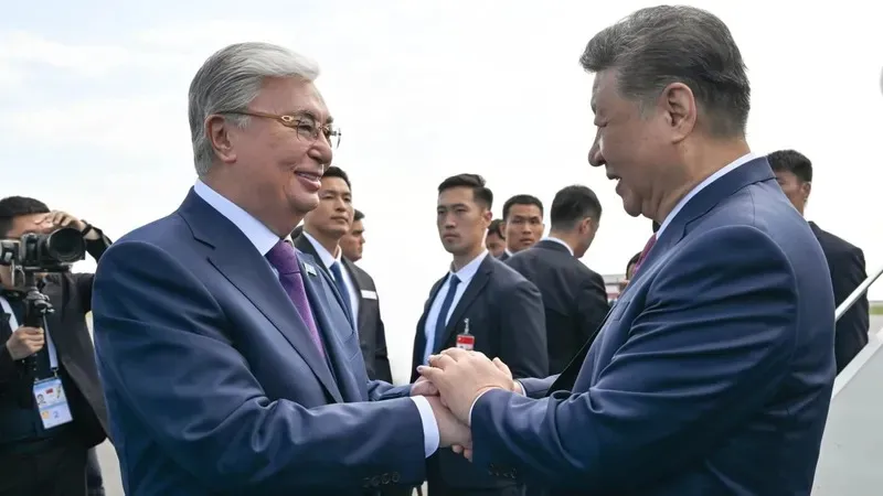 Қасым-Жомарт Тоқаев Си Цзиньпинді шығарып салды