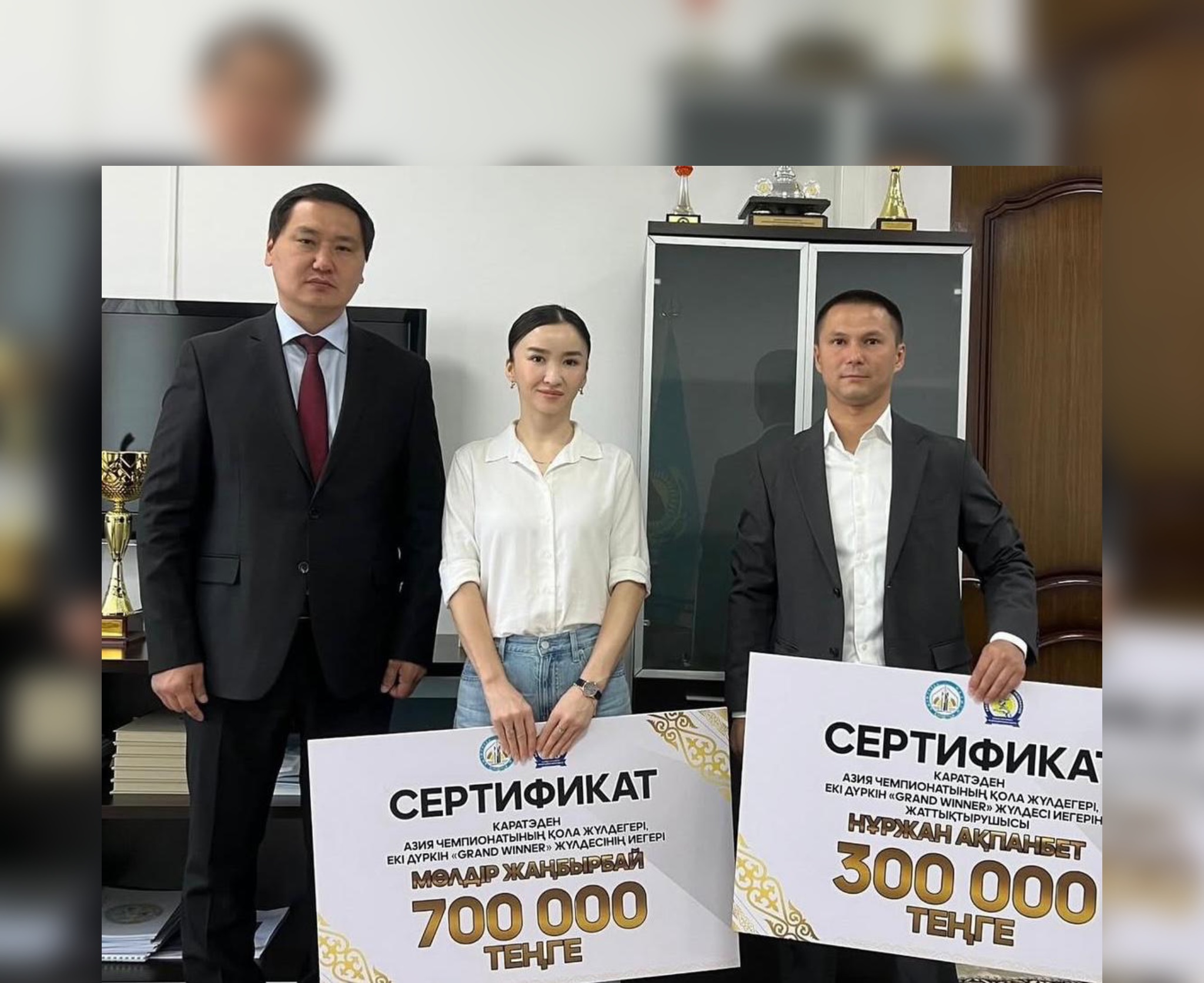 "1 миллион теңгені қимады": Әлемнің үздік спортшысы атанған каратэшіге сыйақы табыстаған Бақтияр Артаев сынға қалды