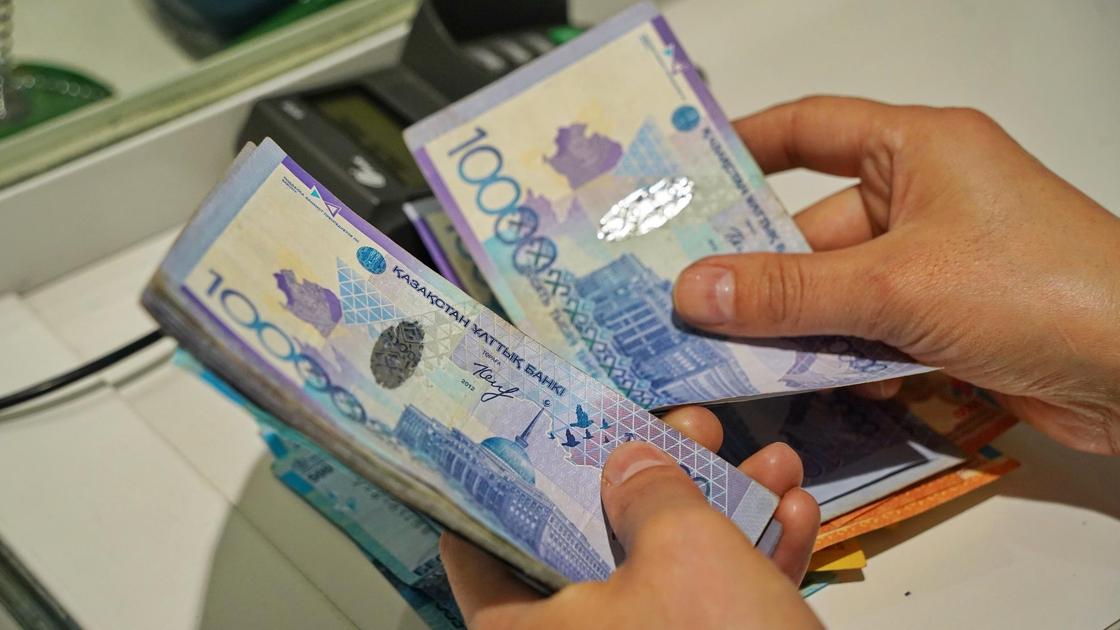 Қазақстанда жалақы БҰҰ белгілеген кедейліктің шегінен төмен