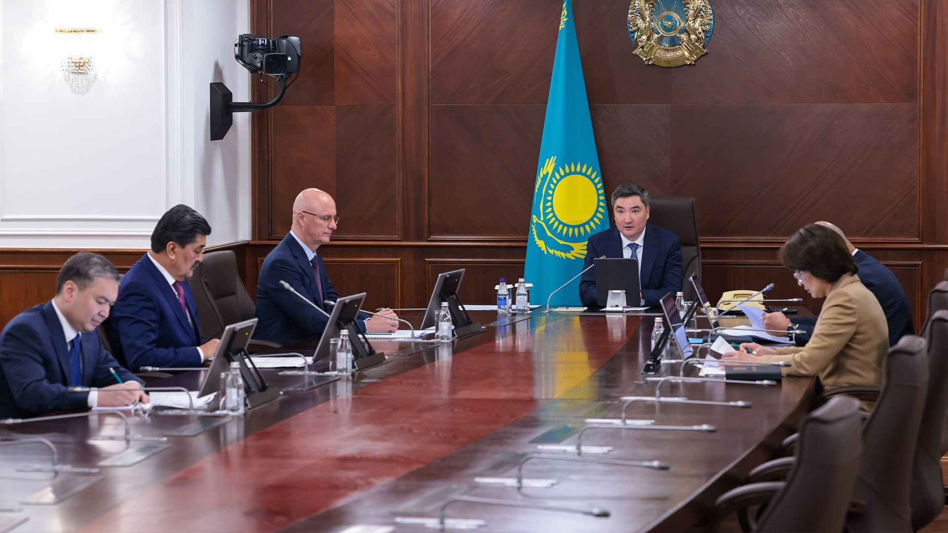 Олжас Бектенов «Жасыл экономикаға» көшу жөніндегі кеңес отырысын өткізді