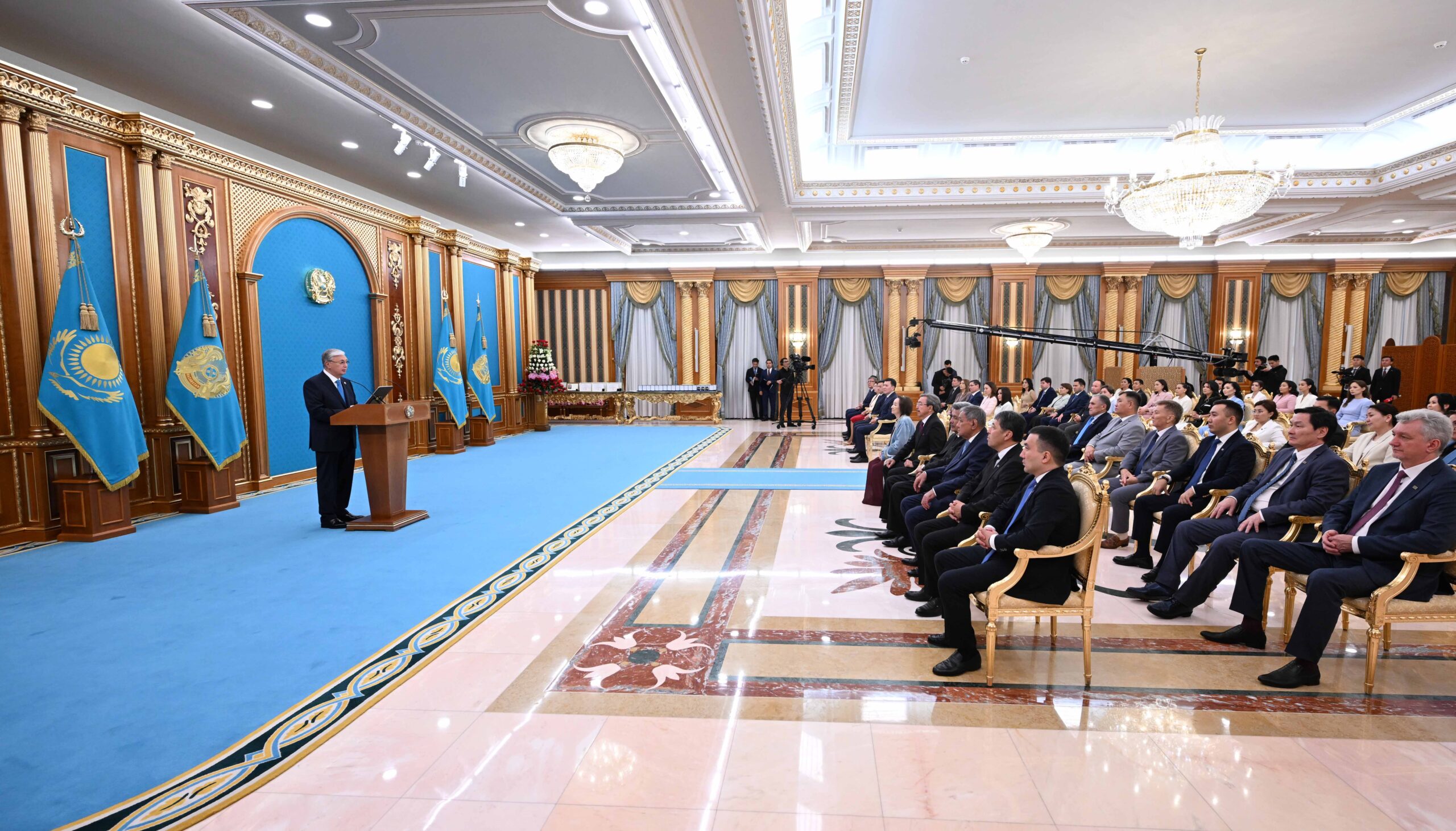 Мемлекет басшысы БАҚ қызметкерлерін марапаттады