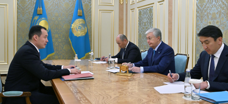 Қасым-Жомарт Тоқаев «QazaqGaz» ҰК» АҚ басқарма төрағасы Санжар Жаркешовті қабылдады