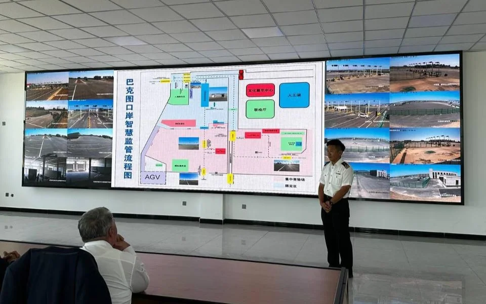 Ақылды кеден: Жүк көліктері Қазақстан мен Қытай шекарасынан жүргізушісіз өтеді