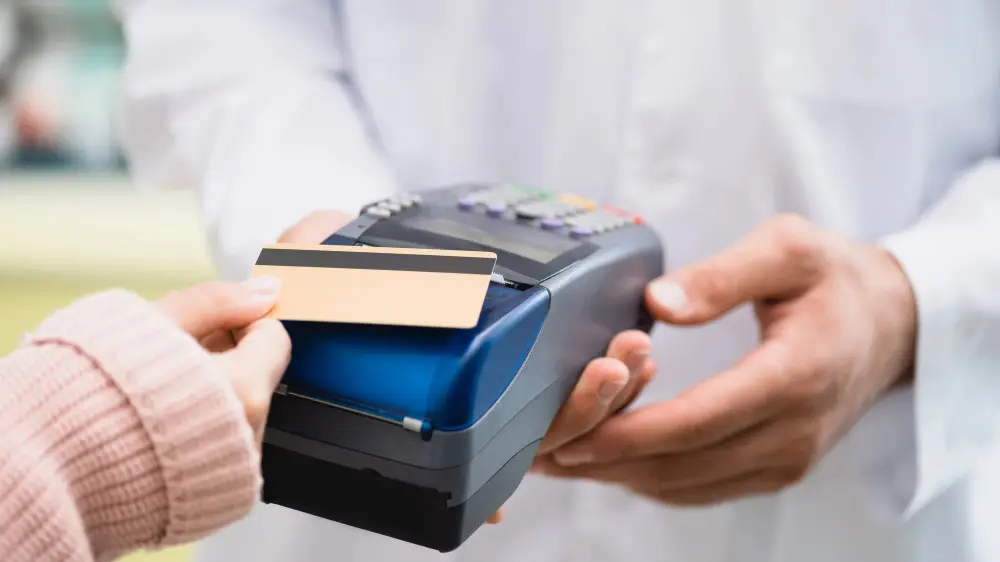 Ақша аудардың – түрмеге түстің: Қазақстанда жаңа жаза енгізілді