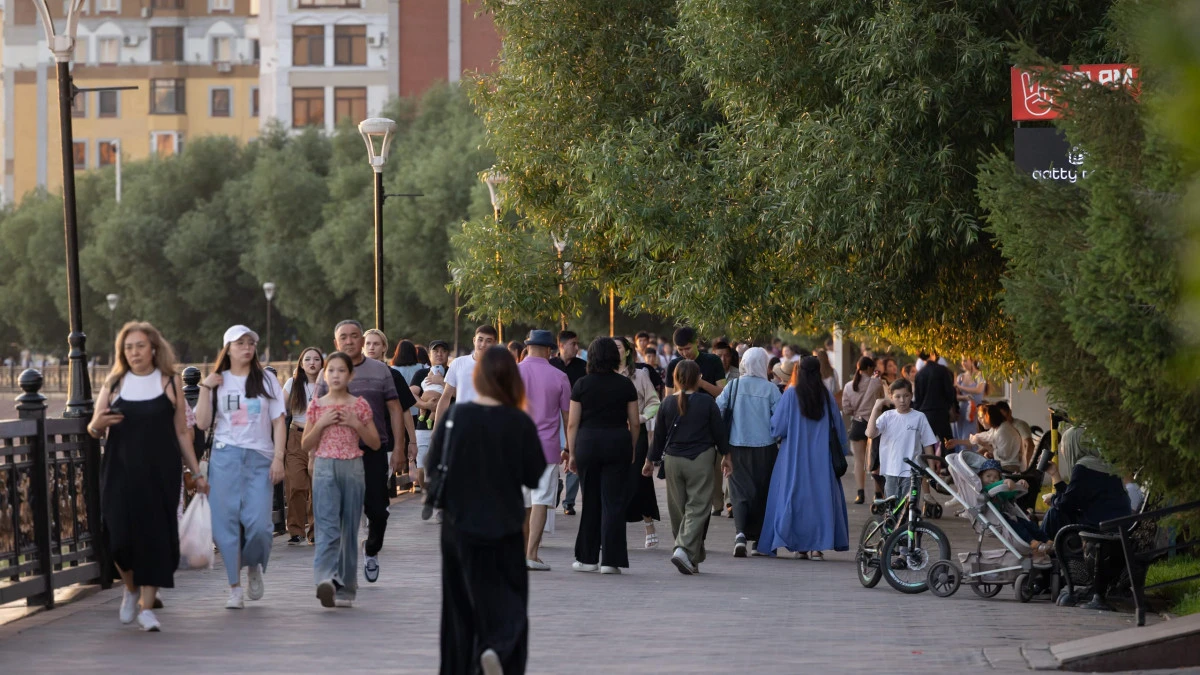 "Ауылда 19%, қалада 16%": Қазақстанда темекі шегушілер саны азайды