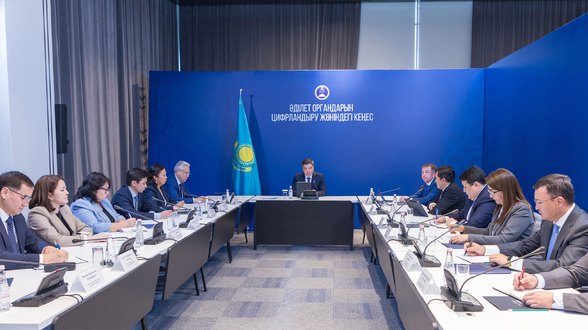 Олжас Бектенов Президенттің «Заң және тәртіп» тұжырымдамасы шеңберінде әділет органдарында цифрлық шешімдерді енгізу барысымен танысты