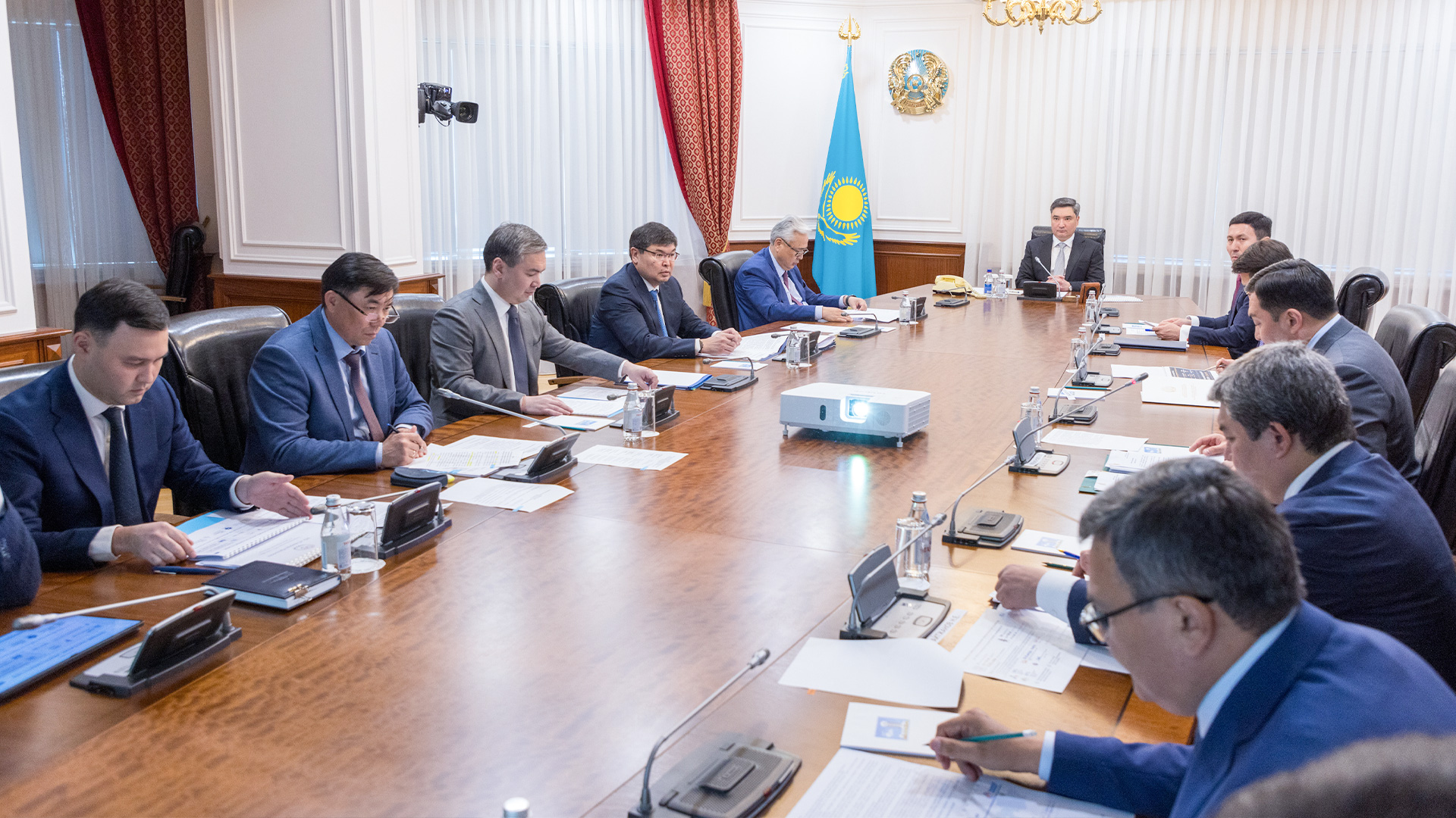 Үкіметте негізгі энергетикалық және ақпараттық-коммуникациялық жобалардың жүзеге асырылу барысы қаралды