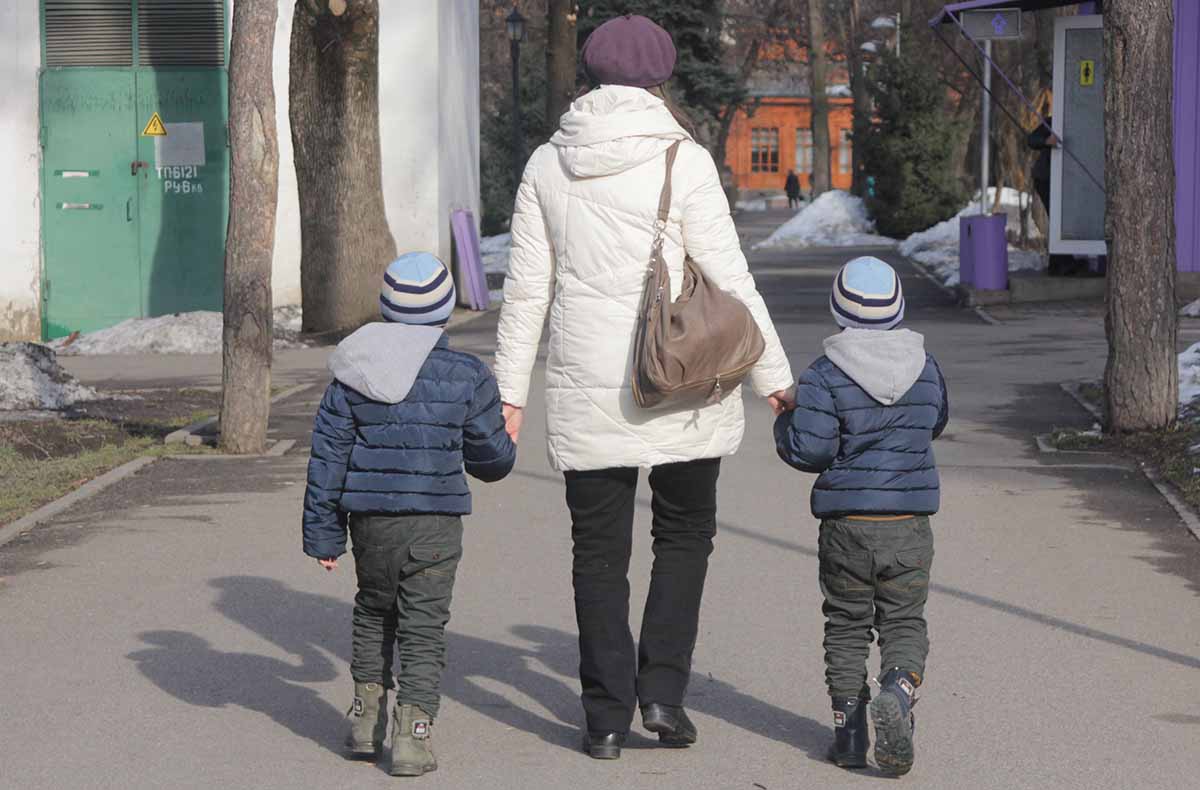 Тоқаев “Бағанашылдағы“ жағдайға араласты: балалар Алматыда қалады