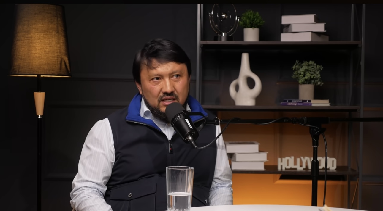 ”Абайдың өзі де кейбір сөздерді дұрыс түсіну үшін өлеңдеріне орысша сөздерді қолданған” - Мұхаммеджан Тазабек