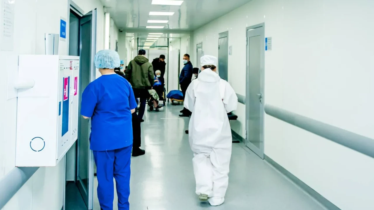 Сақтандырусыз да тегін емделуге болады: Өмірлік маңызды қызметтер кімге қолжетімді болады?