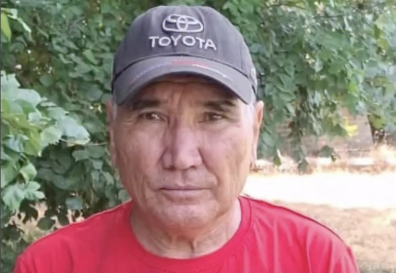 "Баланың бір құлағының жартысы жоқ, қанға қақалып жатыр": 10 жасар ұлды қабаған иттен қорғаған алматылық зейнеткер елден көмек сұрады