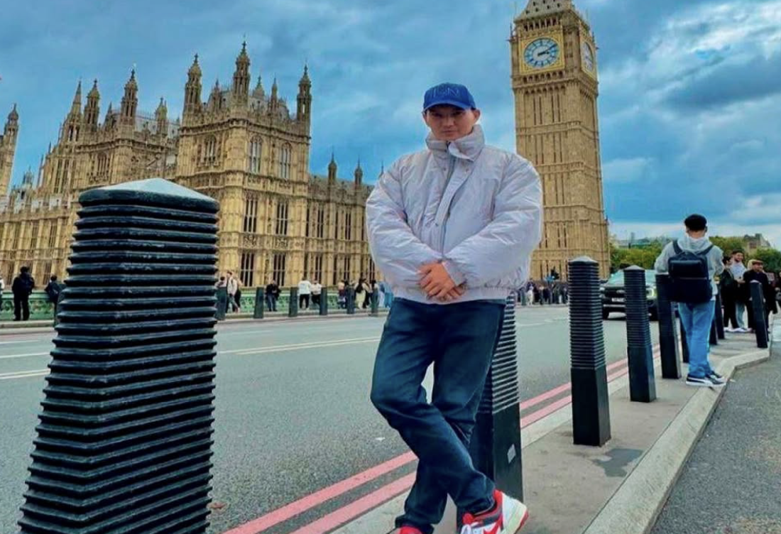 "Мұнда мені ешкім танымайды": Танымал хит әндердің авторы мұғалімдікті тастап, Англияда құлпынай теріп кетті