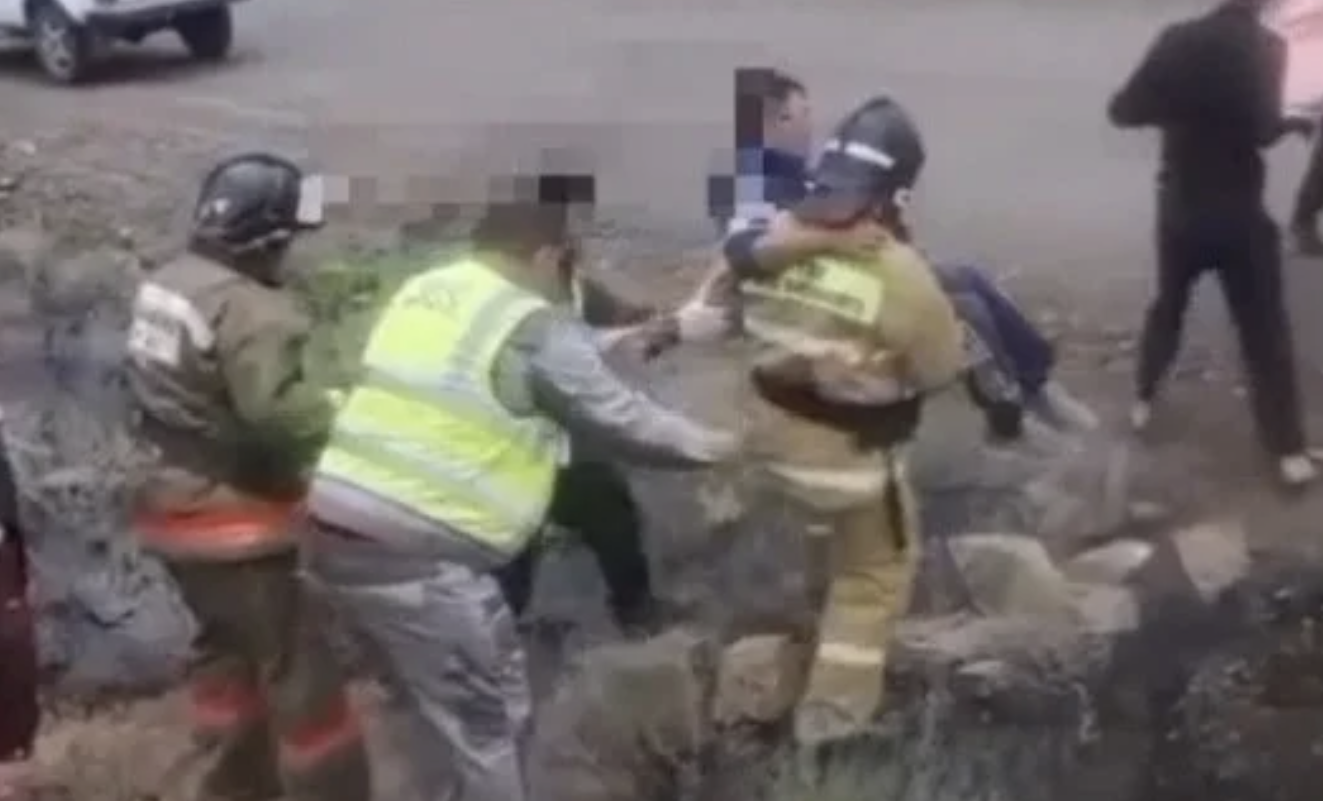 СҚО-да жолдан шығып кеткен жүк көлігі аударылып қалды