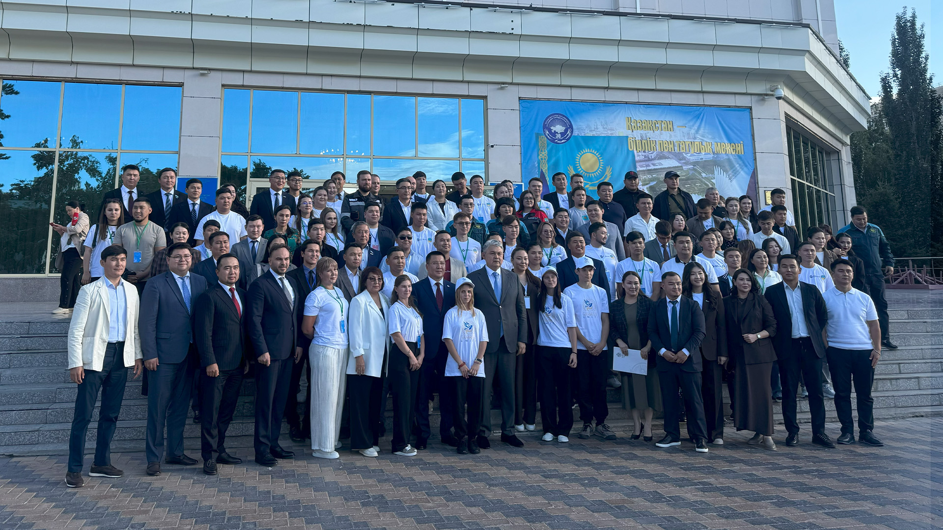 Мемлекеттік қолдау, кәсіби мамандардың тәжірибесі және жаңа буын энергиясы: Қазақстанда республикалық жастар форумы бастау алды