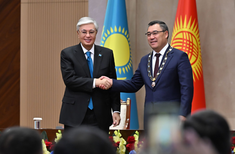 Мемлекет басшысы Қырғыз Республикасының Президенті Садыр Жапаровты «Алтын Қыран» орденімен марапаттады