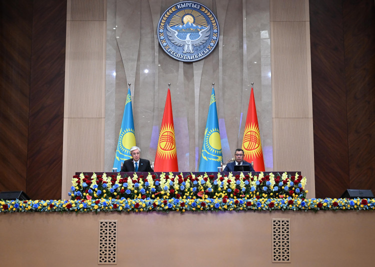 Қасым-Жомарт Тоқаев пен Садыр Жапаров баспасөз брифингін өткізді