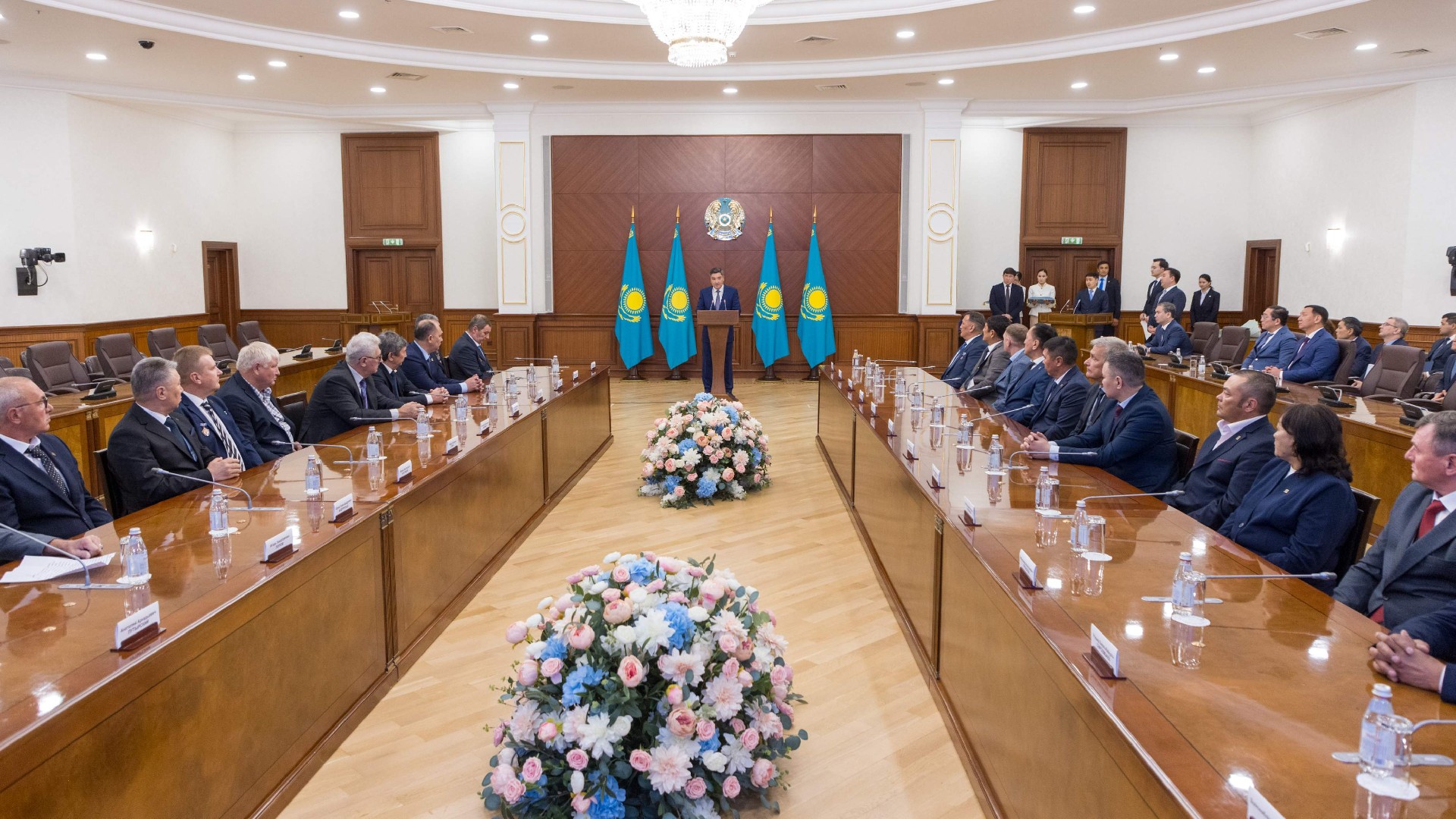 Президенттің атынан Шахтер күні қарсаңында сала мамандары мен ардагерлеріне мемлекеттік наградалар табыс етілді