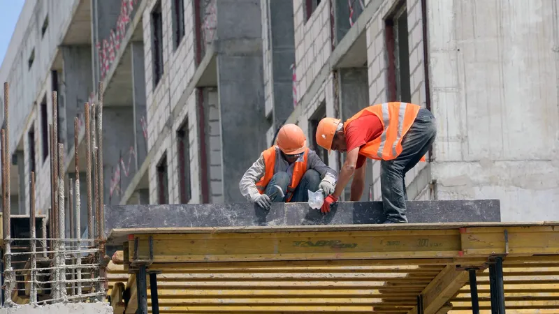 Қазақстанда 2025 жылға шетелдік жұмыс күшін тарту квотасы қайта бөлінді