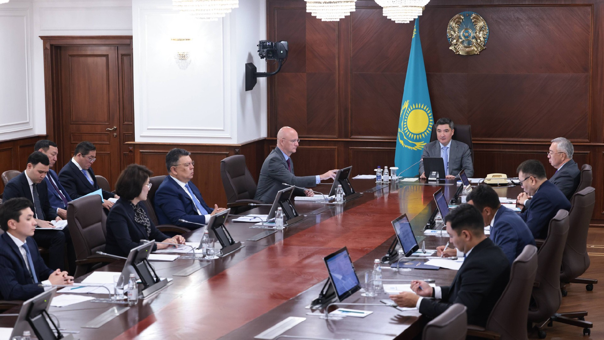 Мемлекет басшысы ана мен бала өлімі деңгейін төмендетуді денсаулық сақтау жүйесін дамытудың маңызды басымдығы ретінде айқындап берді — Олжас Бектенов