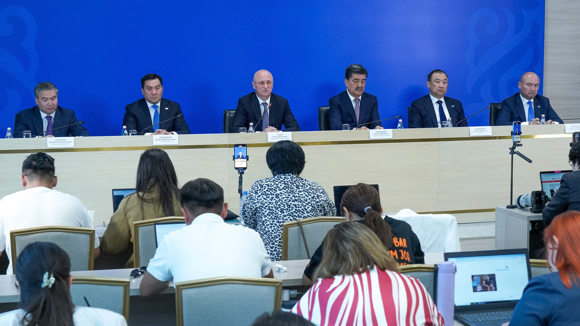 Өңдеу өнеркәсібіндегі өсу, жаңа жобаларды енгізу, газдандыру және көлік инфрақұрылымын дамыту – Роман Склярдың қатысуымен баспасөз мәслихаты өтті