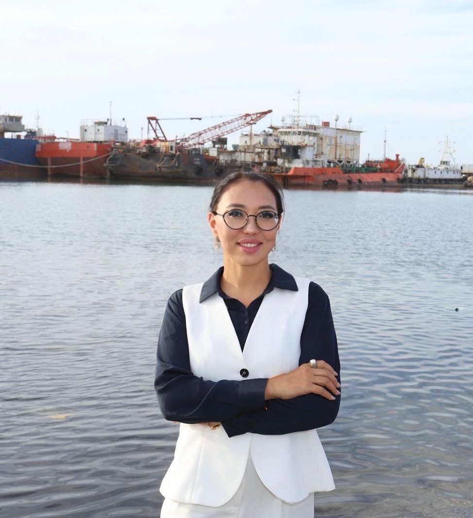 ”Әскерде болғанда формаға оқушылар ақша жинаған”: Блогер Маңғыстаудағы сұмдық жағдай туралы айтты