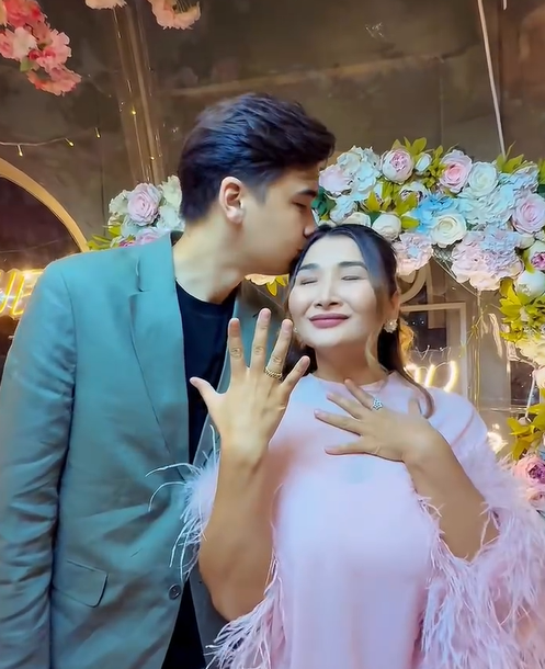 "Аттары өше бастаса осылай хайп жасайды": Күйеуімен қайта қосылған Мереке Қалбаева жұртқа жақпай қалды