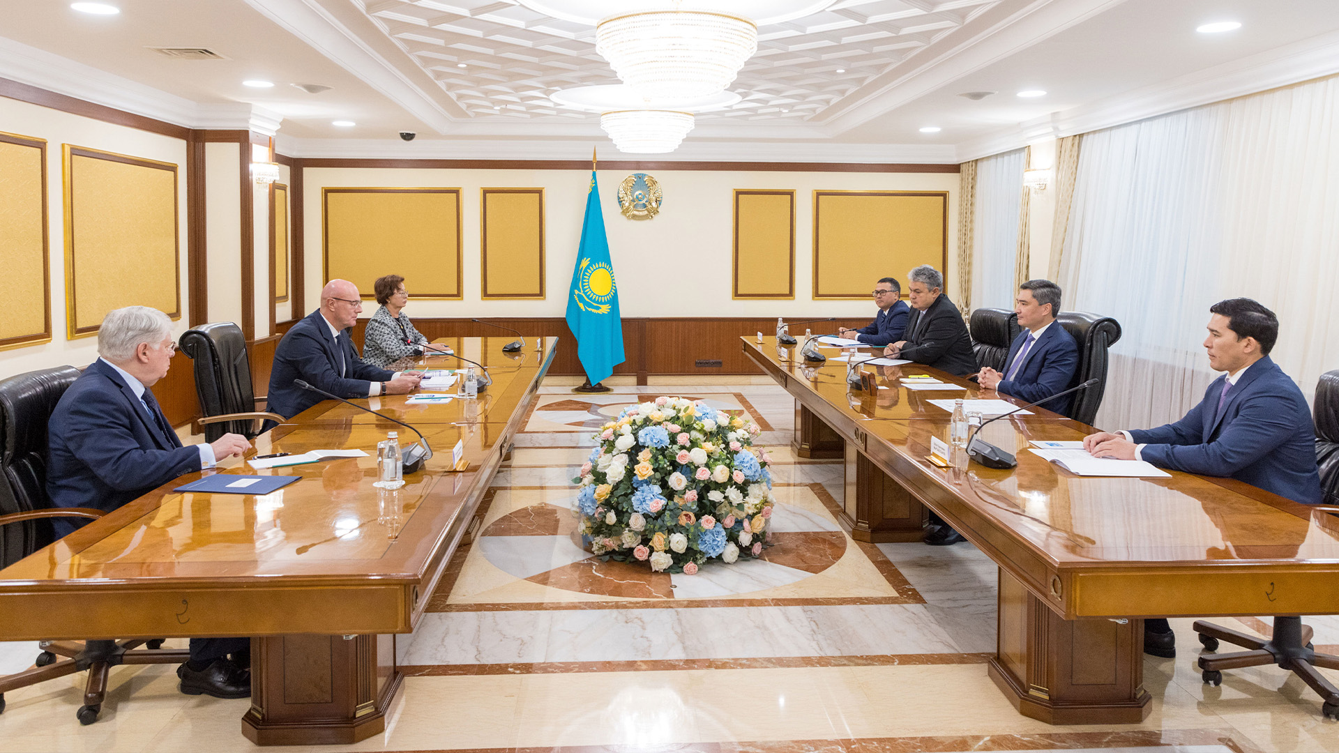 Олжас Бектенов РФ Үкіметі Төрағасының орынбасары Дмитрий Чернышенкомен кездесті