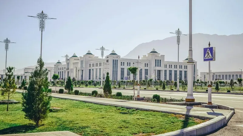 Жалақы мен жәрдемақылардың өсуін тоқтату ұсынылды