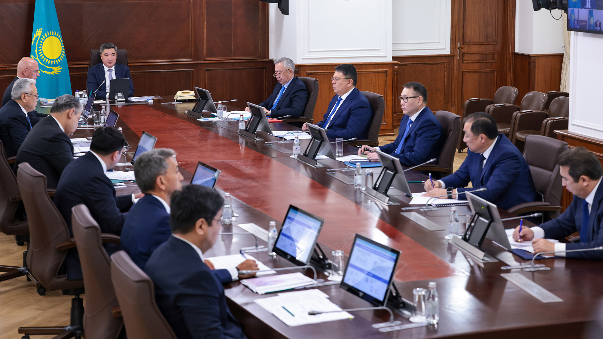 Азық-түлік өнімдерімен өзін-өзі қамтамасыз ету жөніндегі Президент тапсырмаларының орындалуы: Үкіметте 2025 жылғы егін жинау науқанының барысы қаралды