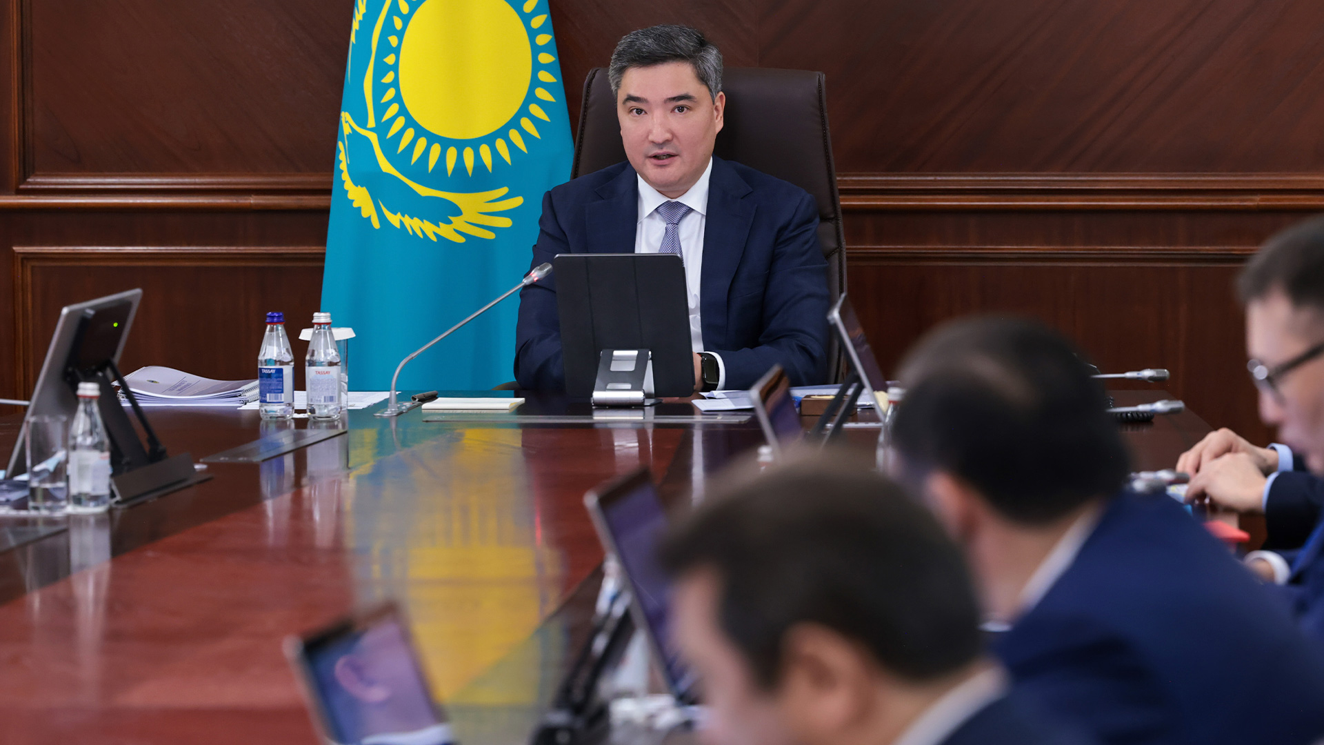 Жылыту маусымына дайындық: Олжас Бектенов тапсырмалардың орындалу барысын тыңдап, Орал, Степногорск, Аягөз және Сәтбаев қалалардағы мәселелерге тоқталды