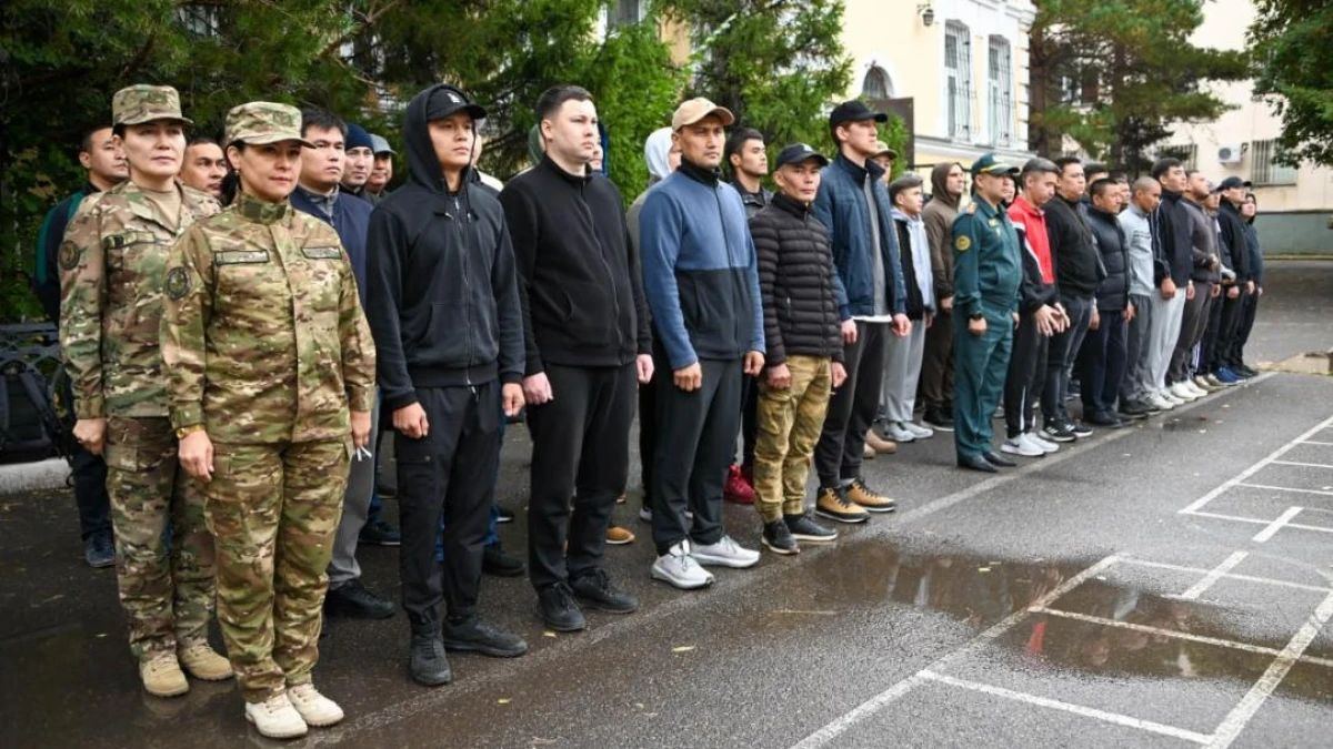 Астанада педагогтер, кәсіпкерлер мен мемлекеттік қызметшілер әскери жиынға шақырылды