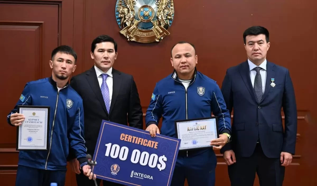 Әлем чемпионатынан жүлде алған қазақстандық боксшыларға 100 мың долларға дейін сыйақы табысталды